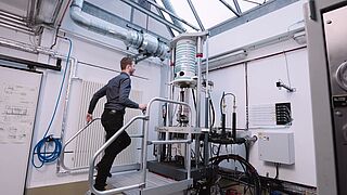 Video: Preskušanje utrujanja v okolju stisnjenega vodika z vodikovim avtoklavom na servohidravličnem preskusnem stroju